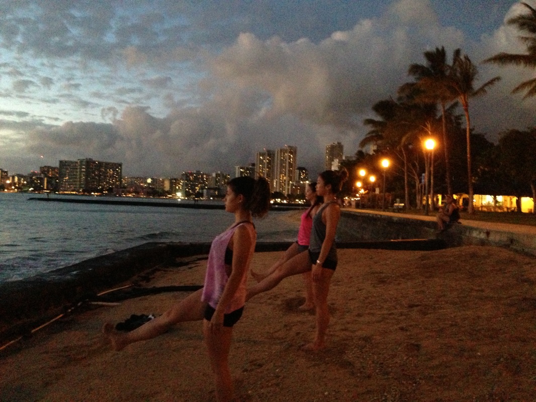 Beach Sunset Yoga Hawaii Mindful Hikes And Wellness Retreats Top Activity To Do Honolulu Hawaii Waikiki Weekly